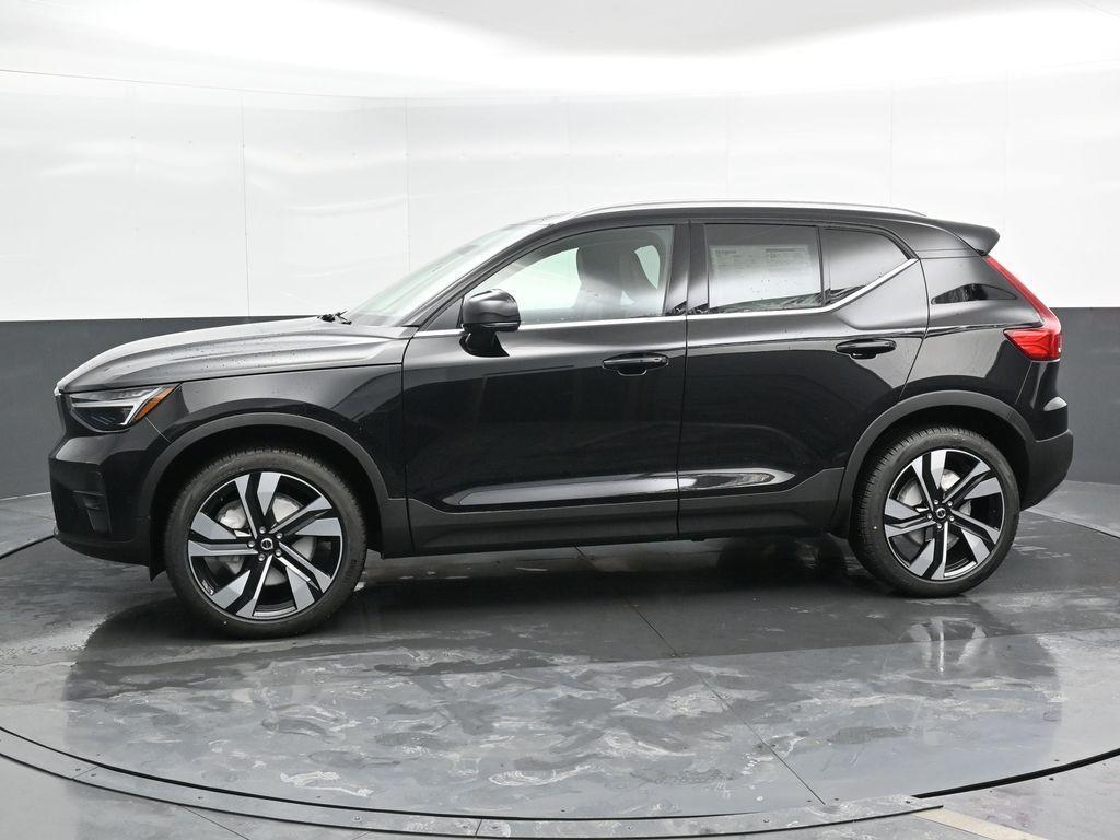 new 2025 Volvo XC40 car, priced at $50,050