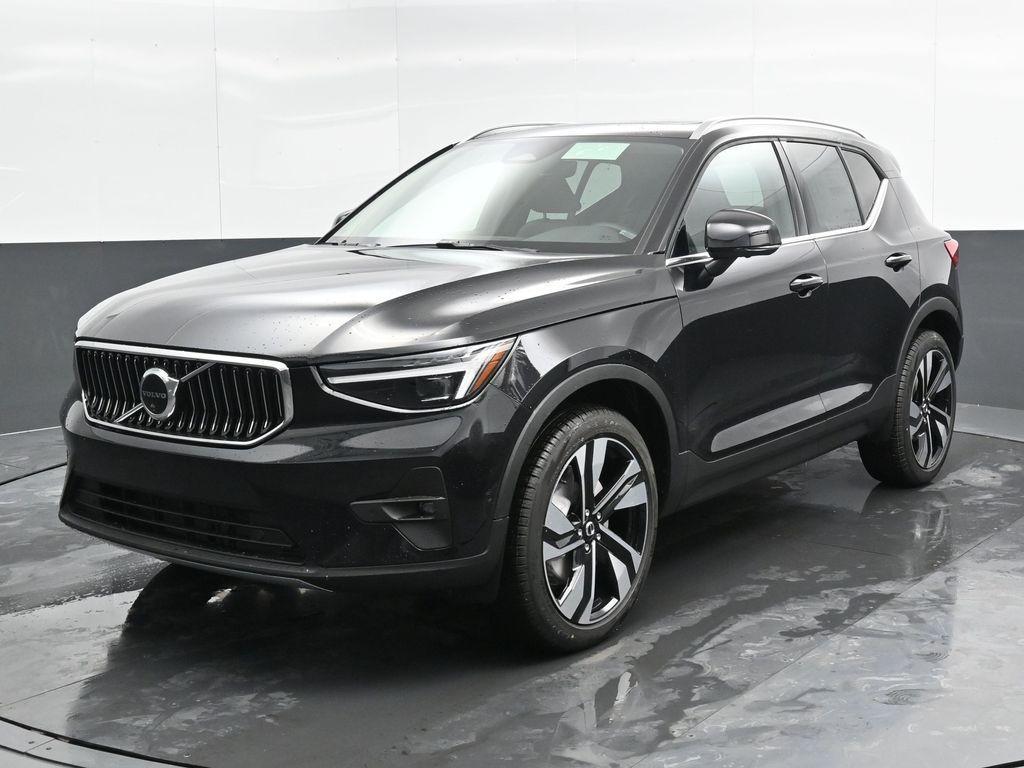 new 2025 Volvo XC40 car, priced at $50,050