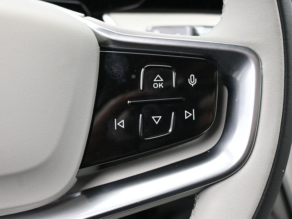 new 2025 Volvo EX90 car, priced at $85,640