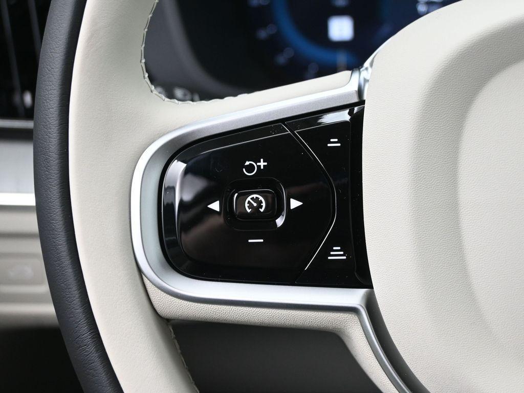 new 2025 Volvo XC60 car, priced at $60,660
