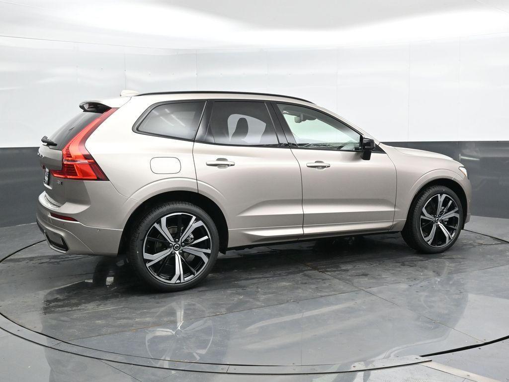 new 2025 Volvo XC60 car, priced at $60,660