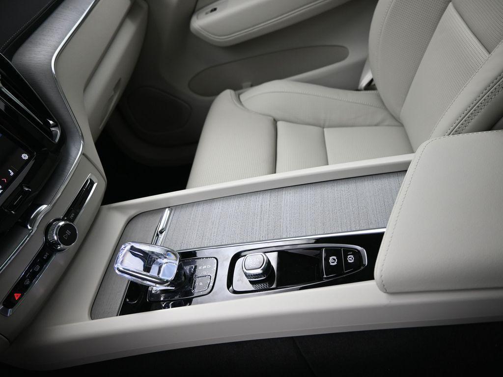 new 2025 Volvo XC60 car, priced at $60,660