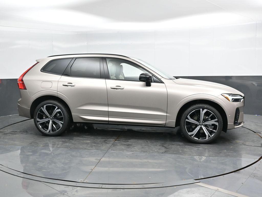 new 2025 Volvo XC60 car, priced at $60,660