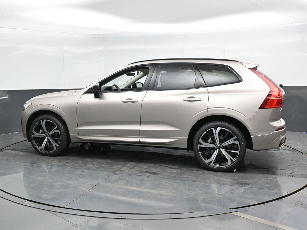 new 2025 Volvo XC60 car, priced at $60,660