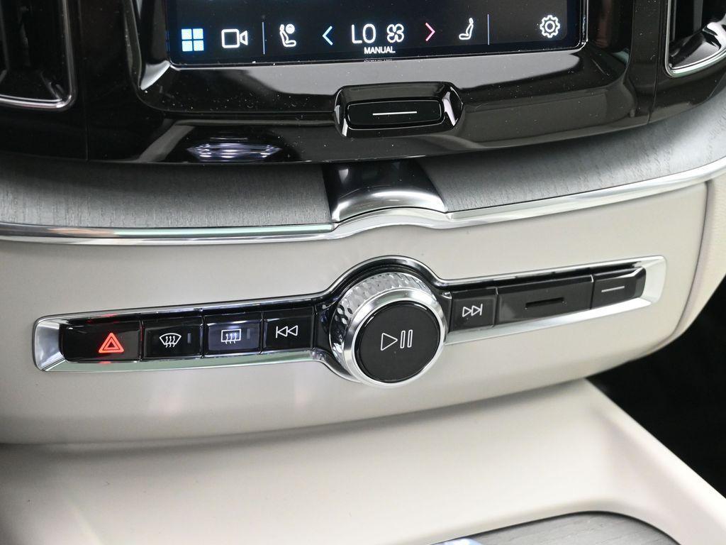 new 2025 Volvo XC60 car, priced at $60,660