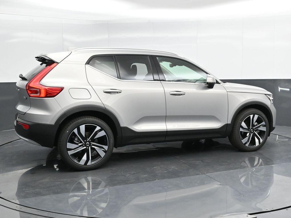 new 2024 Volvo XC40 car, priced at $43,336