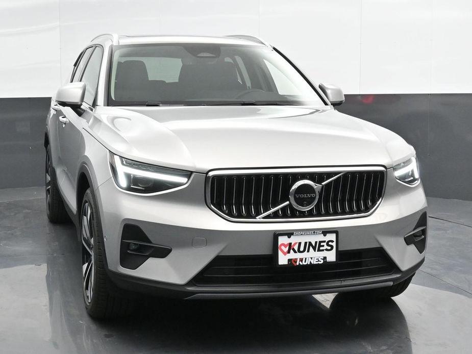 new 2024 Volvo XC40 car, priced at $43,336