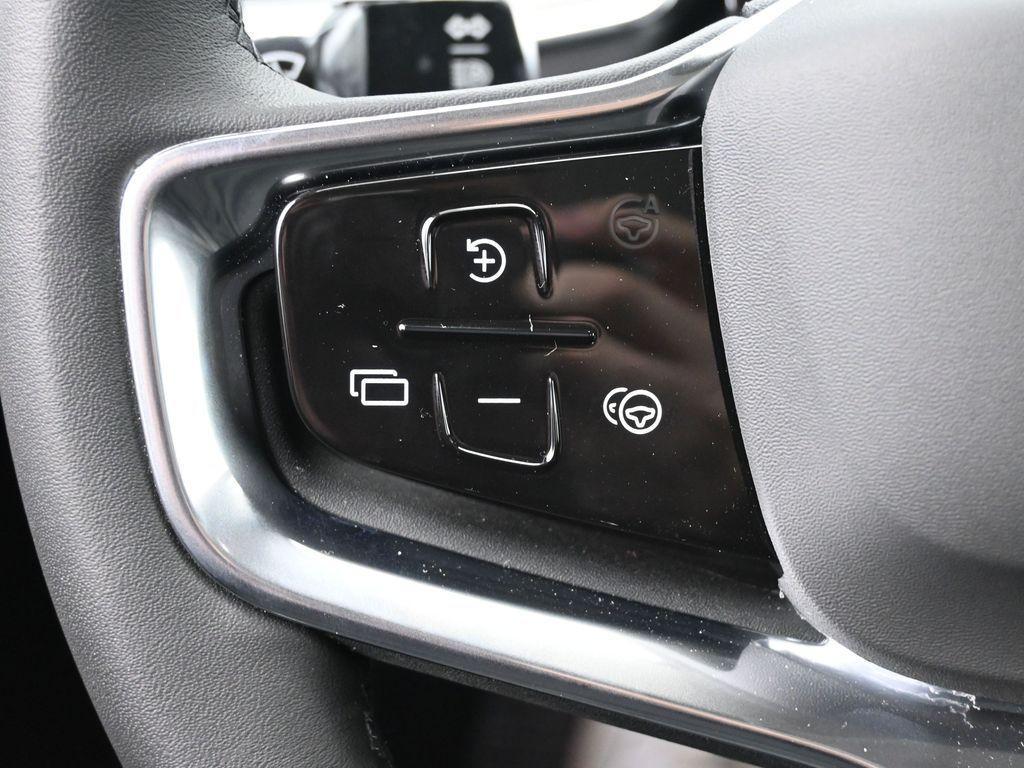new 2025 Volvo EX90 car, priced at $90,200