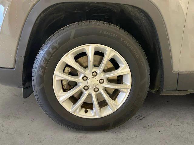 used 2022 Jeep Cherokee car, priced at $25,995