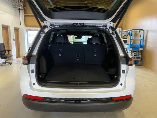 new 2025 Jeep Grand Cherokee car, priced at $46,550