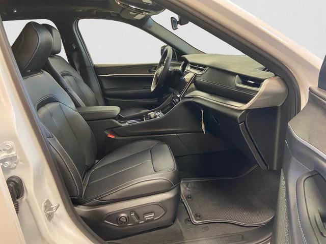 new 2025 Jeep Grand Cherokee car, priced at $46,550