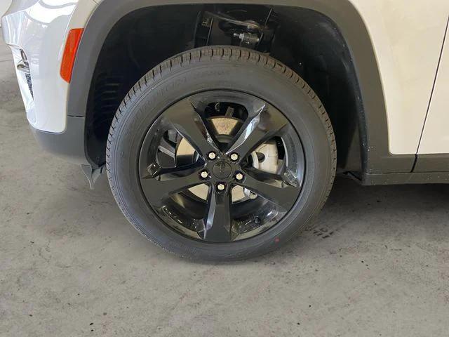 new 2025 Jeep Grand Cherokee car, priced at $46,550