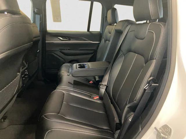 new 2025 Jeep Grand Cherokee car, priced at $46,550