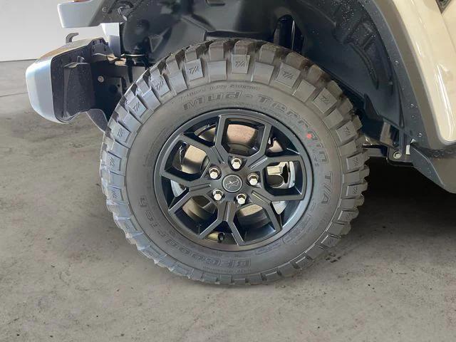 new 2025 Jeep Gladiator car, priced at $50,045