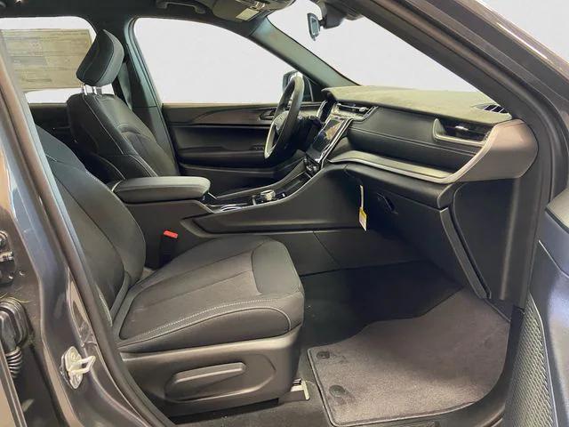 new 2025 Jeep Grand Cherokee car, priced at $39,759