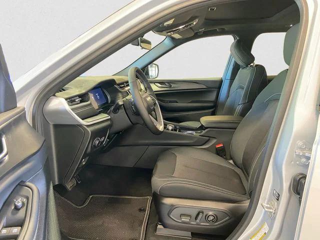 new 2025 Jeep Grand Cherokee car, priced at $41,844