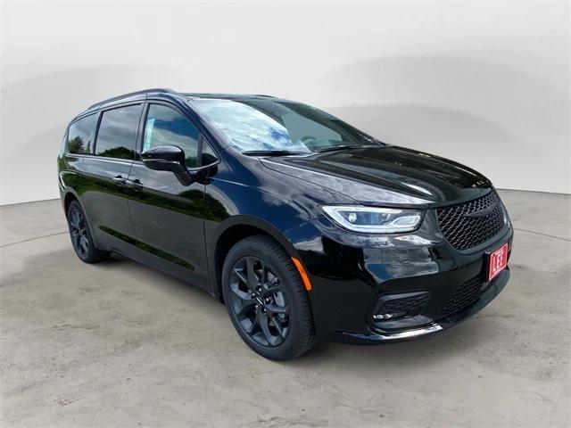 new 2024 Chrysler Pacifica car, priced at $47,078