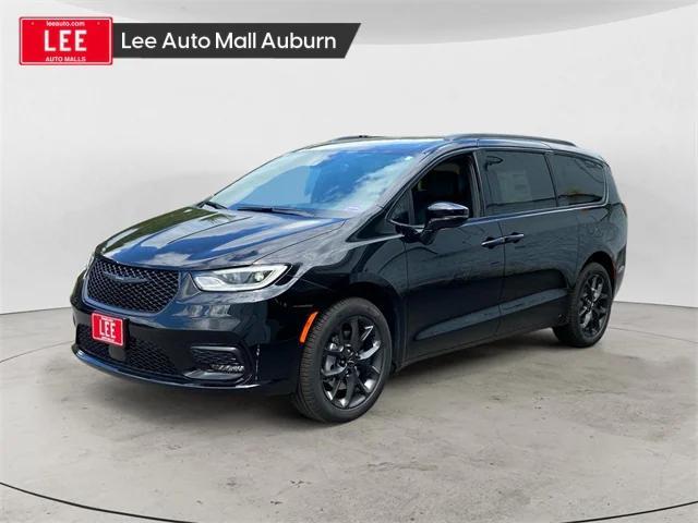 new 2024 Chrysler Pacifica car, priced at $47,078