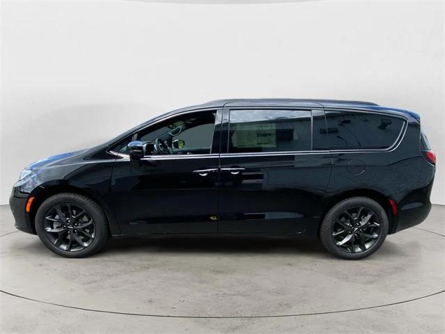 new 2024 Chrysler Pacifica car, priced at $47,078