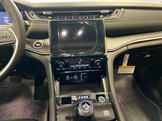 new 2025 Jeep Grand Cherokee car, priced at $45,583