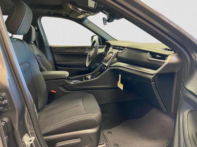 new 2025 Jeep Grand Cherokee car, priced at $40,603
