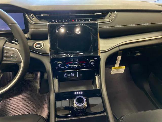 new 2025 Jeep Grand Cherokee car, priced at $40,603