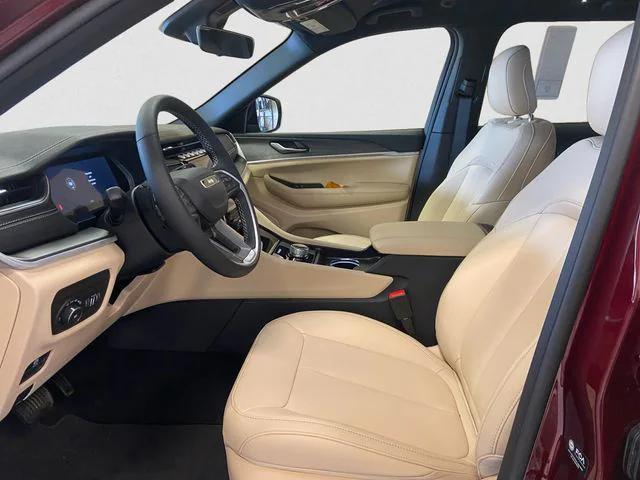 new 2025 Jeep Grand Cherokee car, priced at $48,915