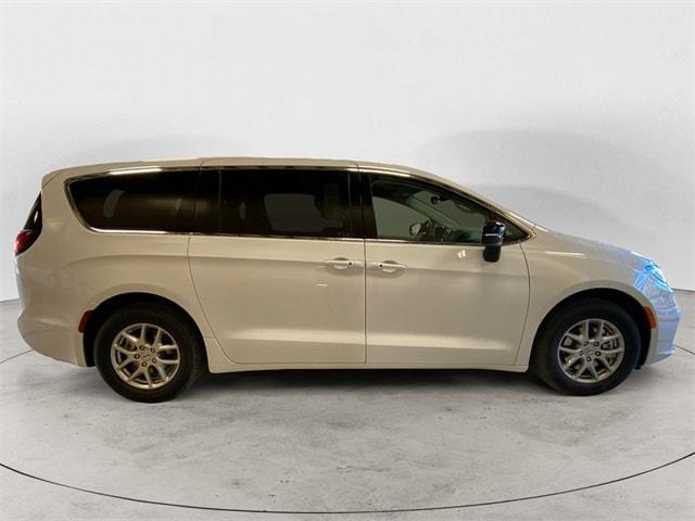 new 2024 Chrysler Pacifica car, priced at $42,308