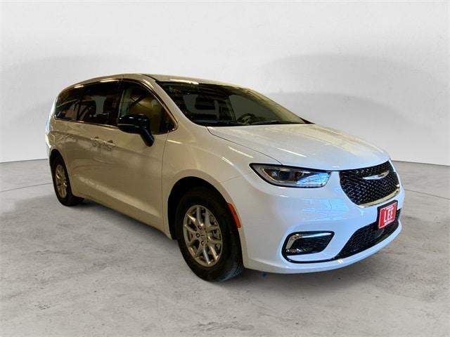 new 2024 Chrysler Pacifica car, priced at $42,308