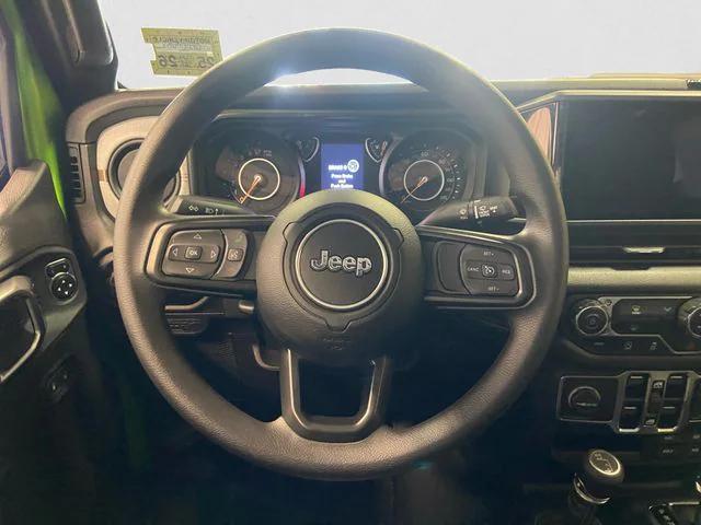 new 2025 Jeep Gladiator car, priced at $43,180