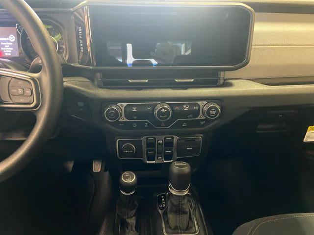new 2025 Jeep Gladiator car, priced at $43,180