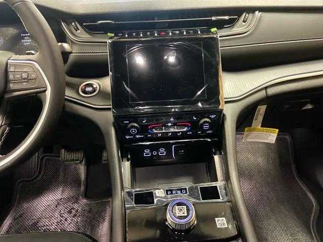 new 2025 Jeep Grand Cherokee car, priced at $41,428
