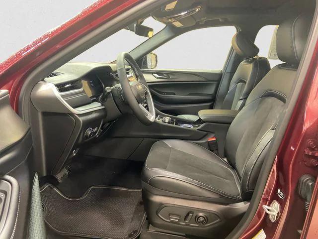 new 2025 Jeep Grand Cherokee car, priced at $41,428