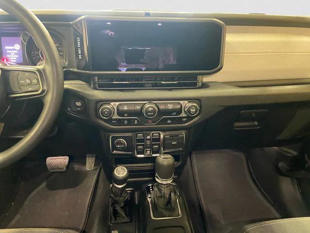 new 2025 Jeep Gladiator car, priced at $42,385