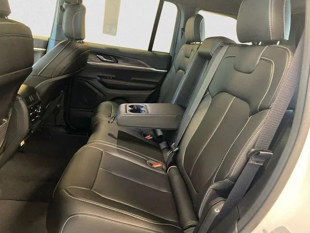 new 2025 Jeep Grand Cherokee car, priced at $47,199