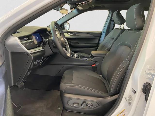 new 2025 Jeep Grand Cherokee car, priced at $40,629
