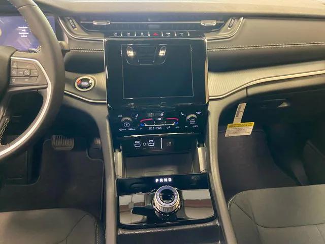 new 2025 Jeep Grand Cherokee car, priced at $40,629
