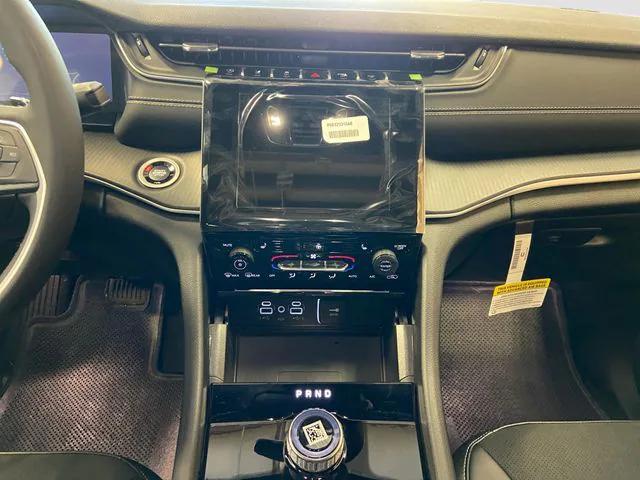 new 2025 Jeep Grand Cherokee car, priced at $43,696