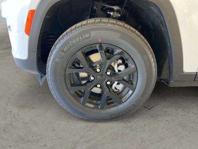 new 2025 Jeep Grand Cherokee car, priced at $43,696