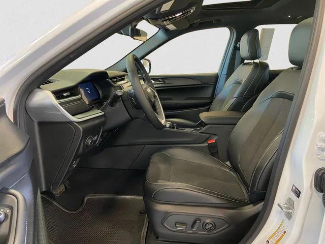 new 2025 Jeep Grand Cherokee car, priced at $43,696