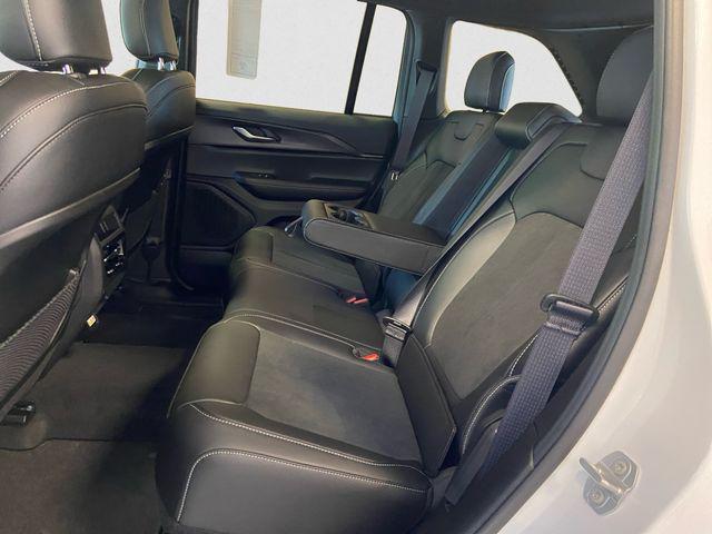 new 2025 Jeep Grand Cherokee car, priced at $43,696