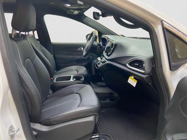 new 2026 Chrysler Pacifica car, priced at $44,915