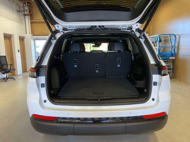 new 2025 Jeep Grand Cherokee car, priced at $40,829