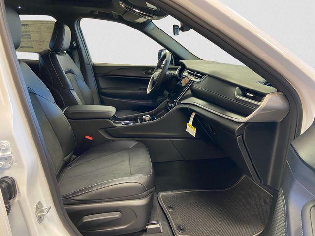 new 2025 Jeep Grand Cherokee car, priced at $40,829