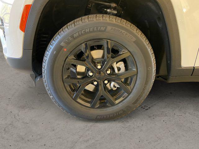 new 2025 Jeep Grand Cherokee car, priced at $40,829