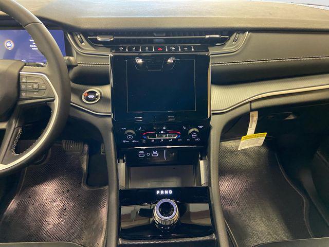 new 2025 Jeep Grand Cherokee car, priced at $40,829