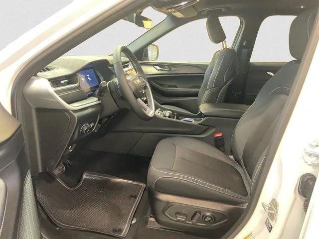 new 2025 Jeep Grand Cherokee L car, priced at $40,017