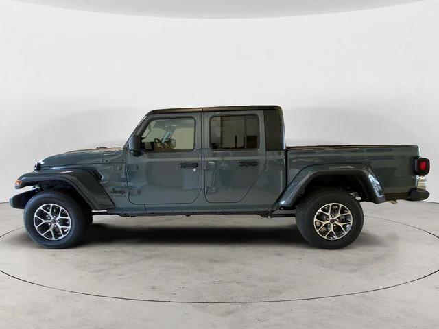 new 2025 Jeep Gladiator car, priced at $46,651