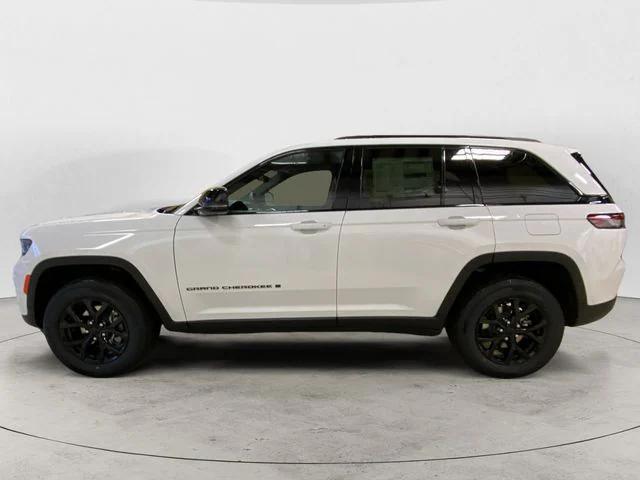 new 2025 Jeep Grand Cherokee car, priced at $45,930