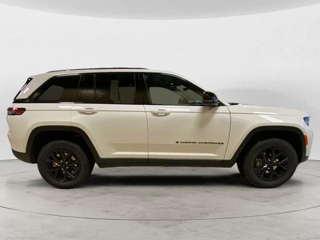 new 2025 Jeep Grand Cherokee car, priced at $45,930